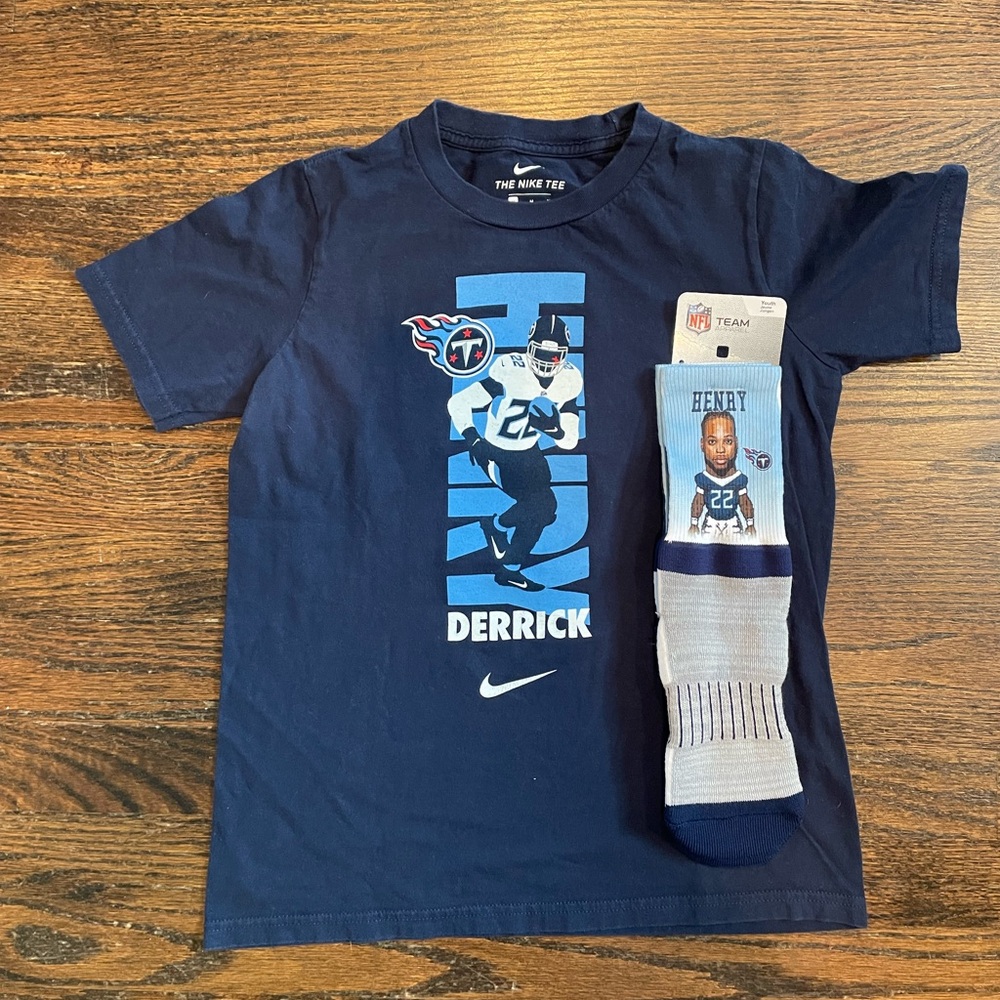 Derrick Henry Titans Nike Tee & Socks